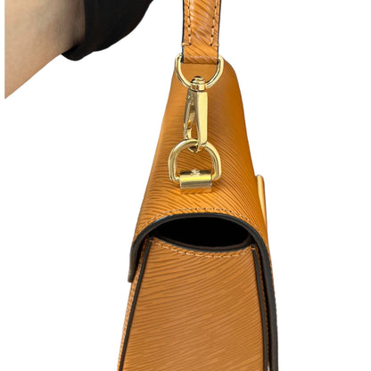 Louis-Vuitton Twist MM Shoulder Epi Gold GHW