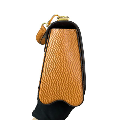 Louis-Vuitton Twist MM Shoulder Epi Gold GHW