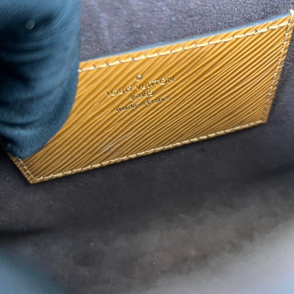 Louis-Vuitton Twist MM Shoulder Epi Gold GHW