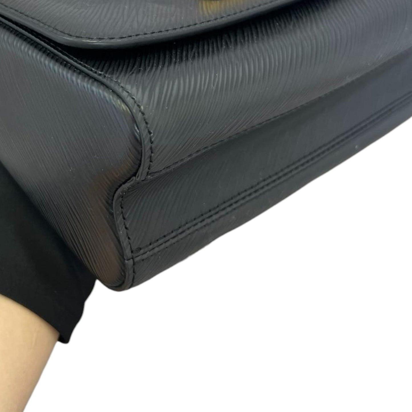 Louis-Vuitton Twist MM Shoulder Epi Black GHW