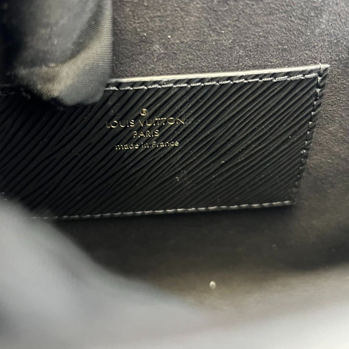 Louis-Vuitton Twist MM Shoulder Epi Black GHW