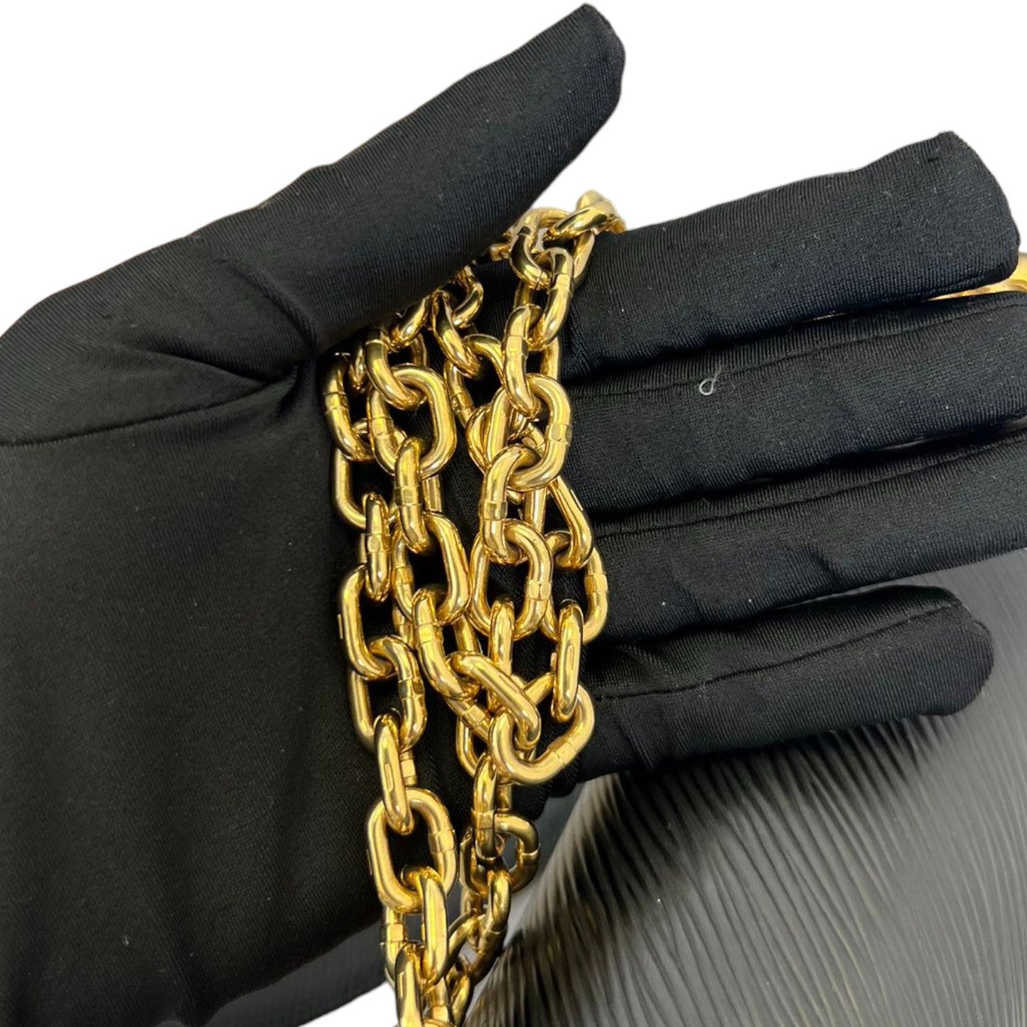 Louis-Vuitton Twist MM Shoulder Epi Black GHW