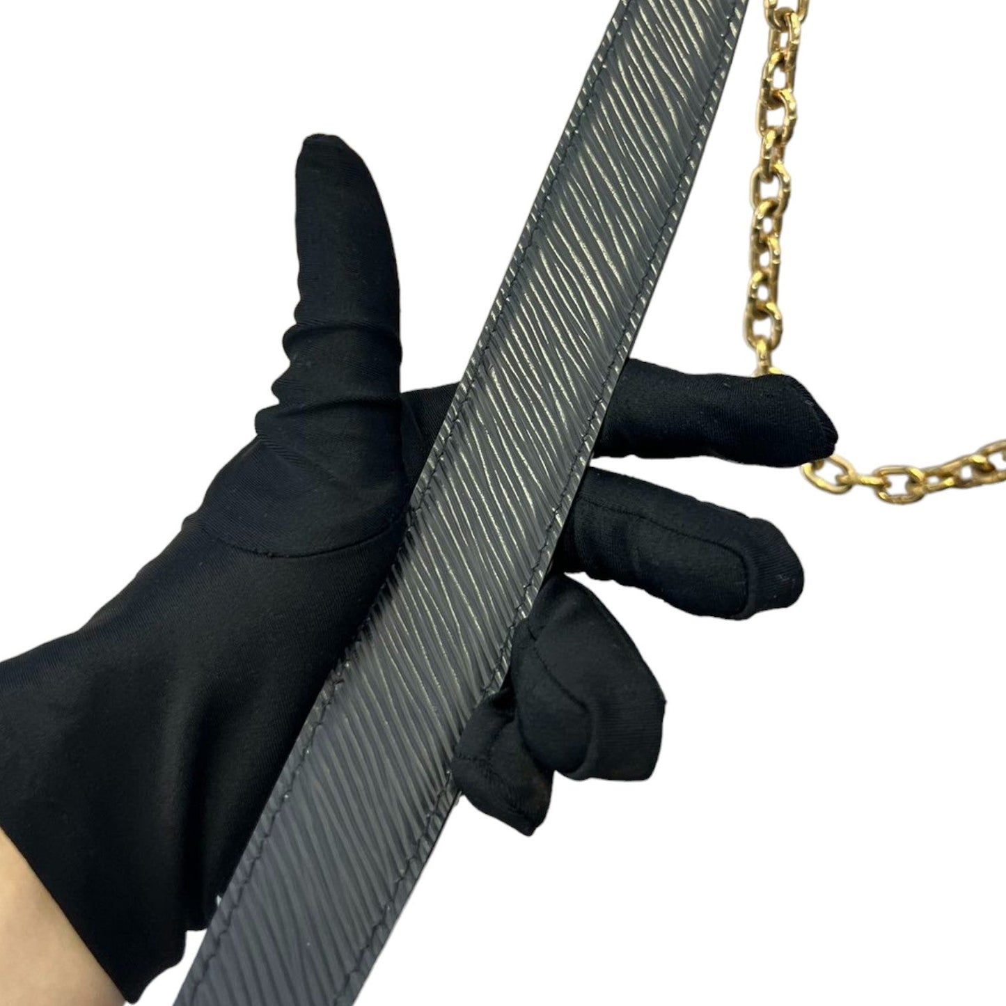 Louis-Vuitton Twist MM Shoulder Epi Black GHW