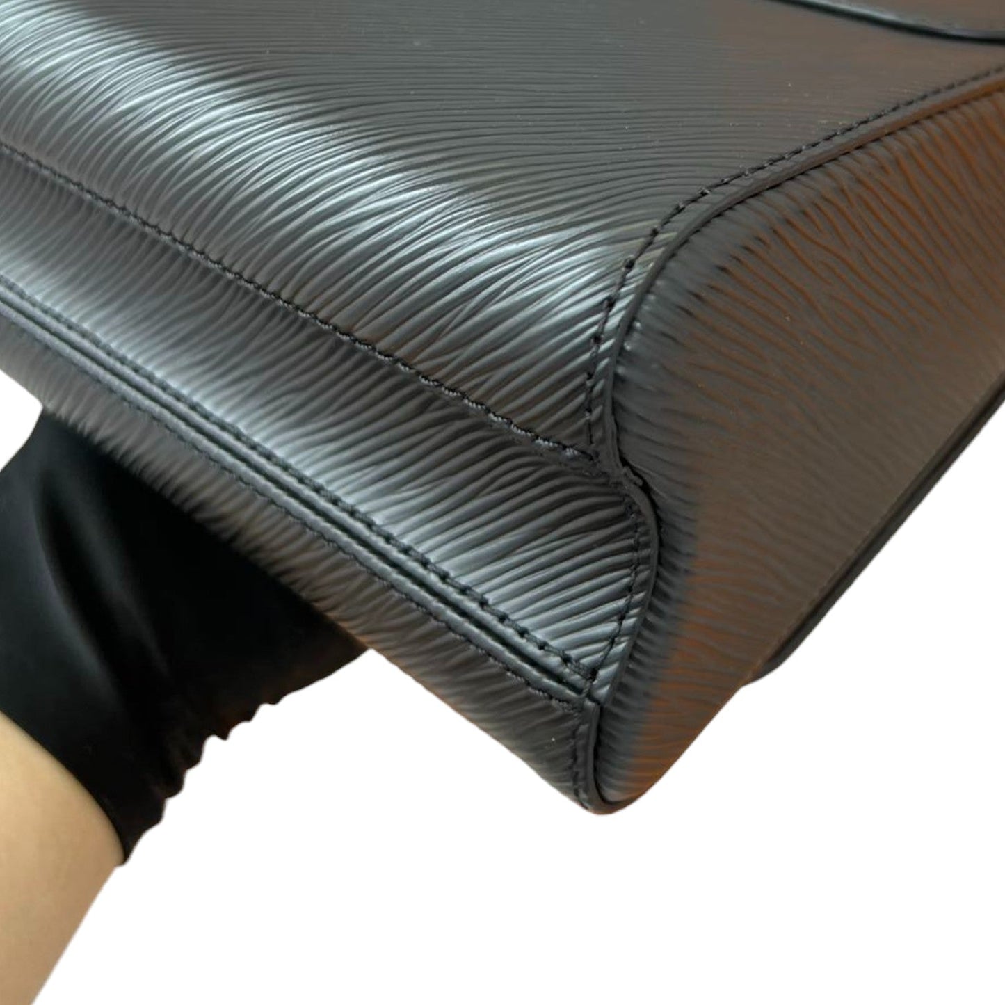Louis-Vuitton Twist MM Shoulder Epi Leather Black GHW