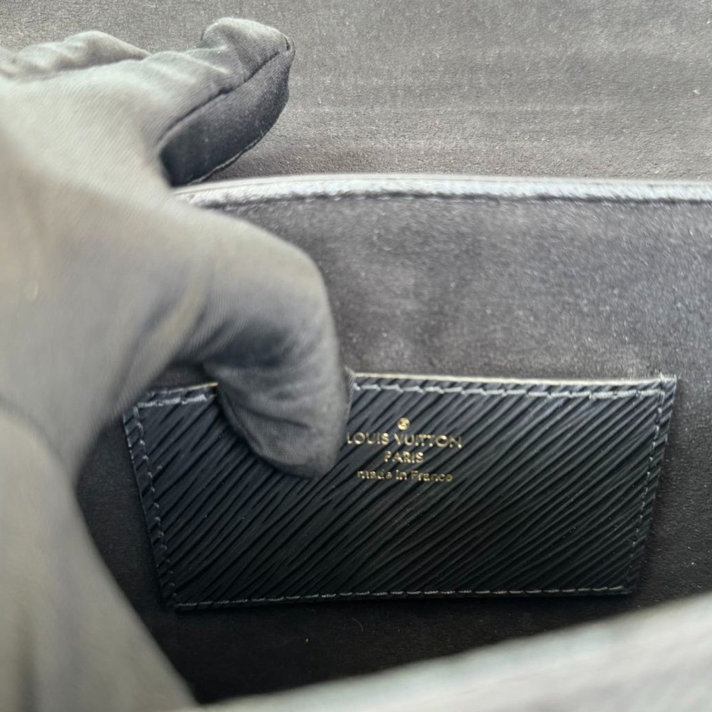 Louis-Vuitton Twist MM Shoulder Epi Black GHW