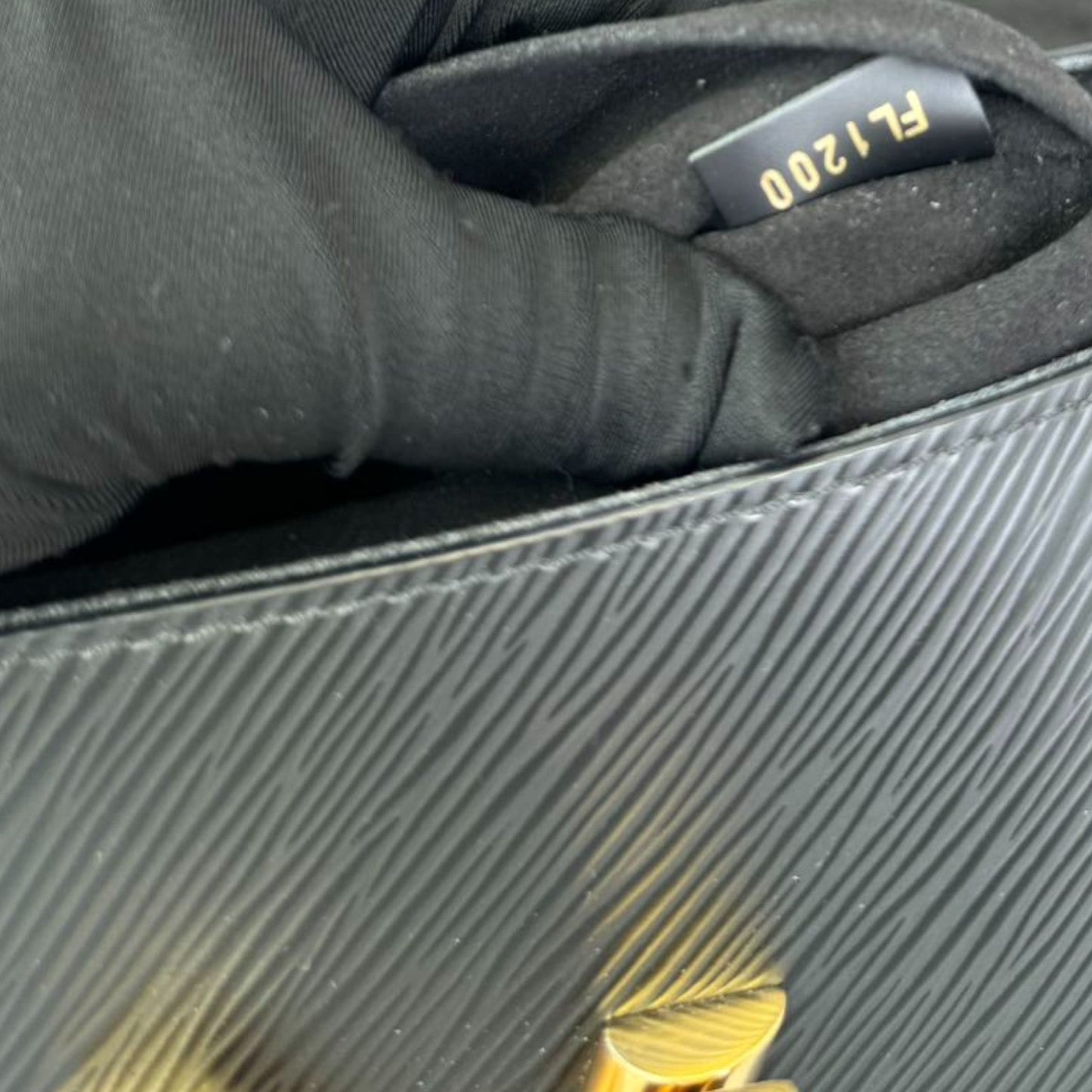 Louis-Vuitton Twist MM Shoulder Epi Black GHW