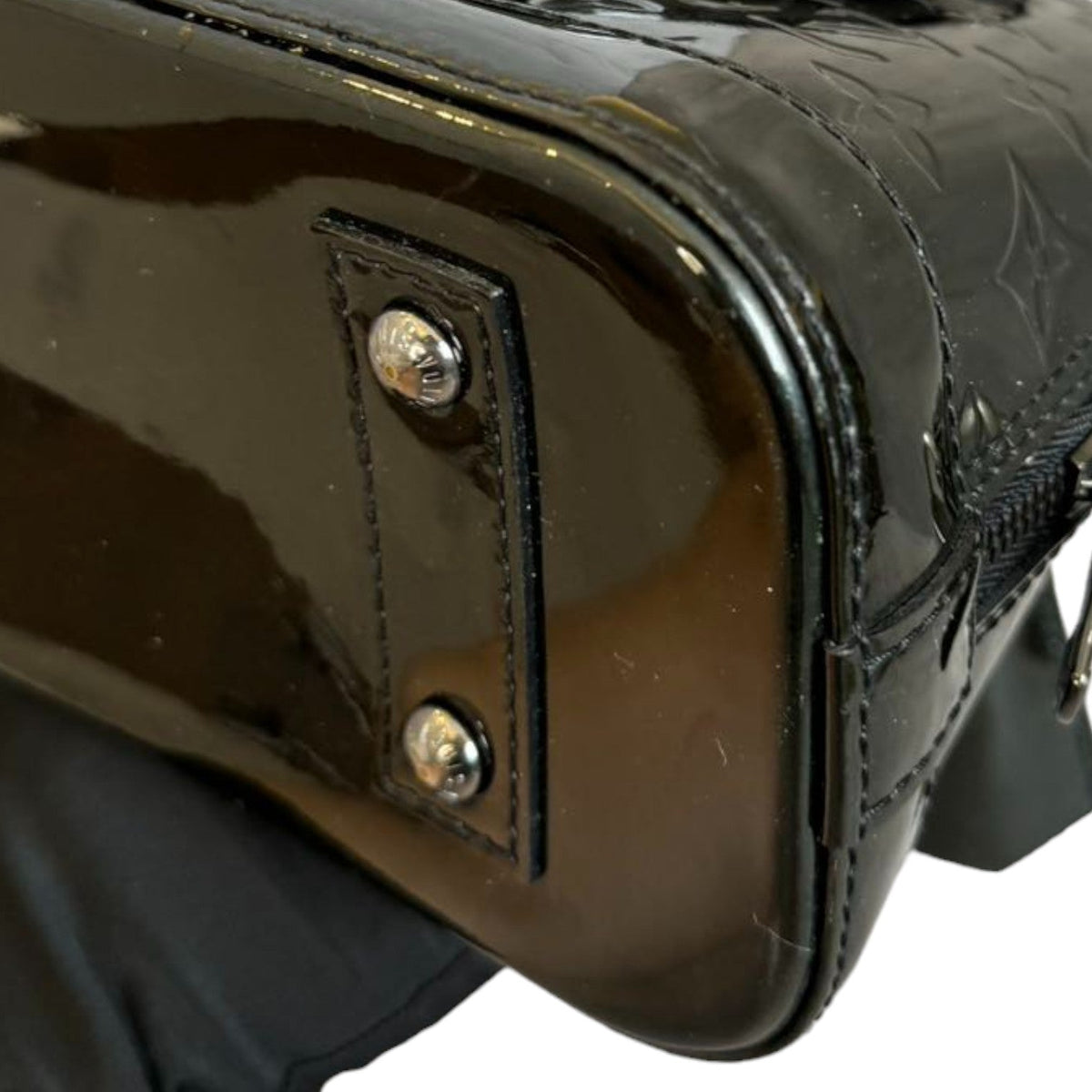 Louis-Vuitton Alma BB Vernis  Patent Black SHW