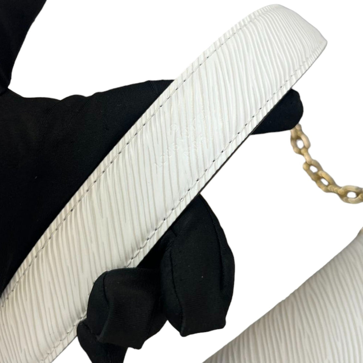 Louis-Vuitton Twist PM Shoulder Epi Leather White GHW
