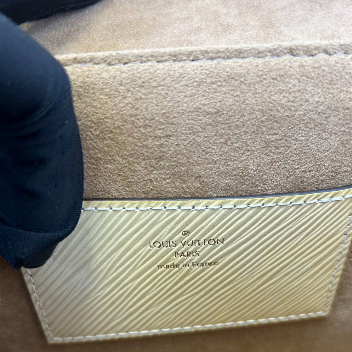Louis-Vuitton Twist PM Shoulder Epi Leather White GHW
