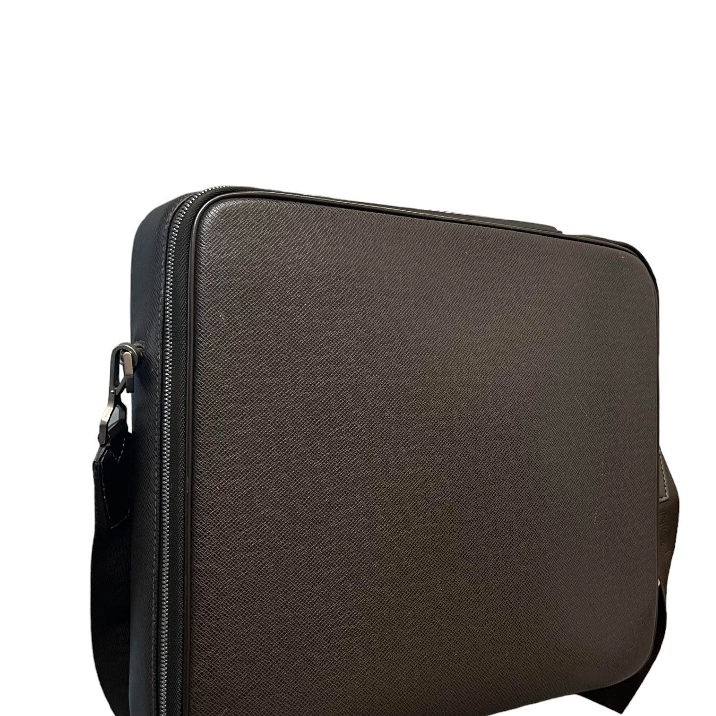 Louis-Vuitton Briefcase Taiga Leather Brown SHW