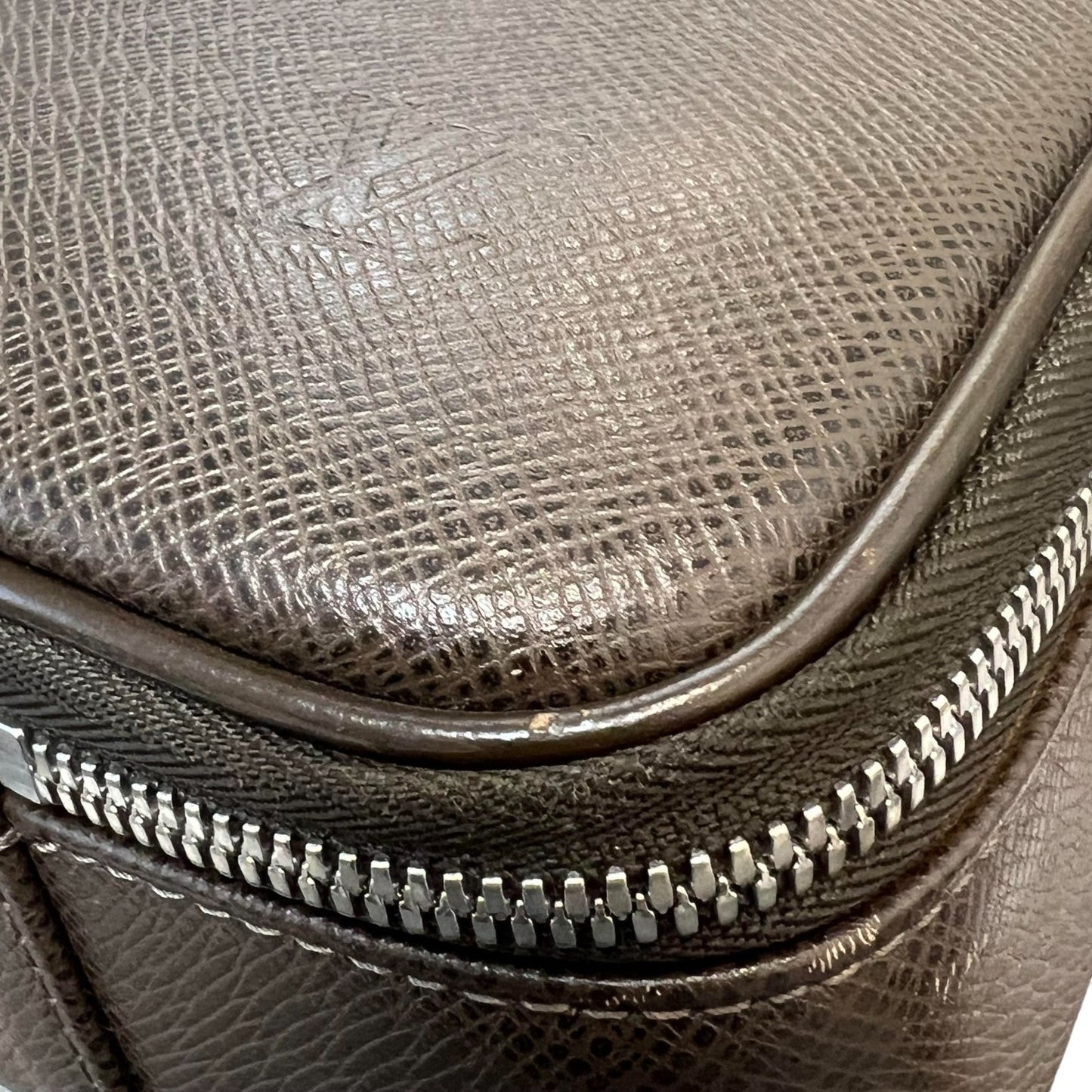 Louis-Vuitton Briefcase Taiga Leather Brown SHW