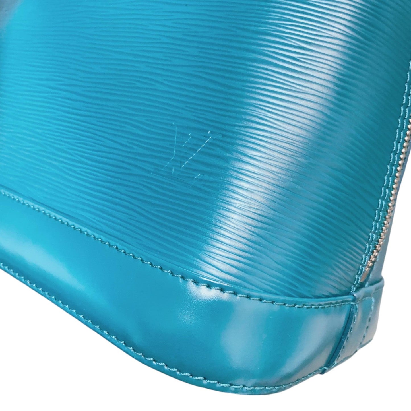 Louis-Vuitton Alma PM Epi Leather Blue SHW