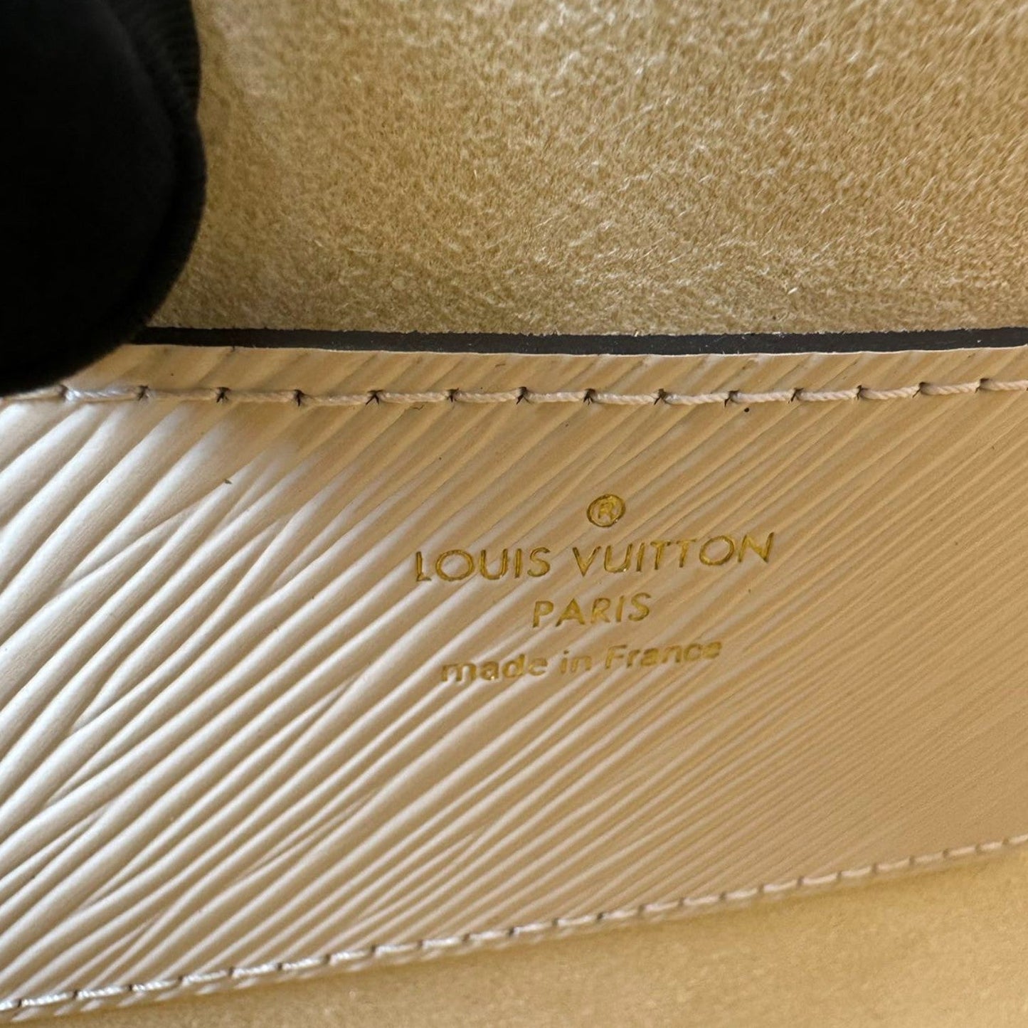 Louis-Vuitton Twist MM Flower Chain Shoulder Quartz White GHW