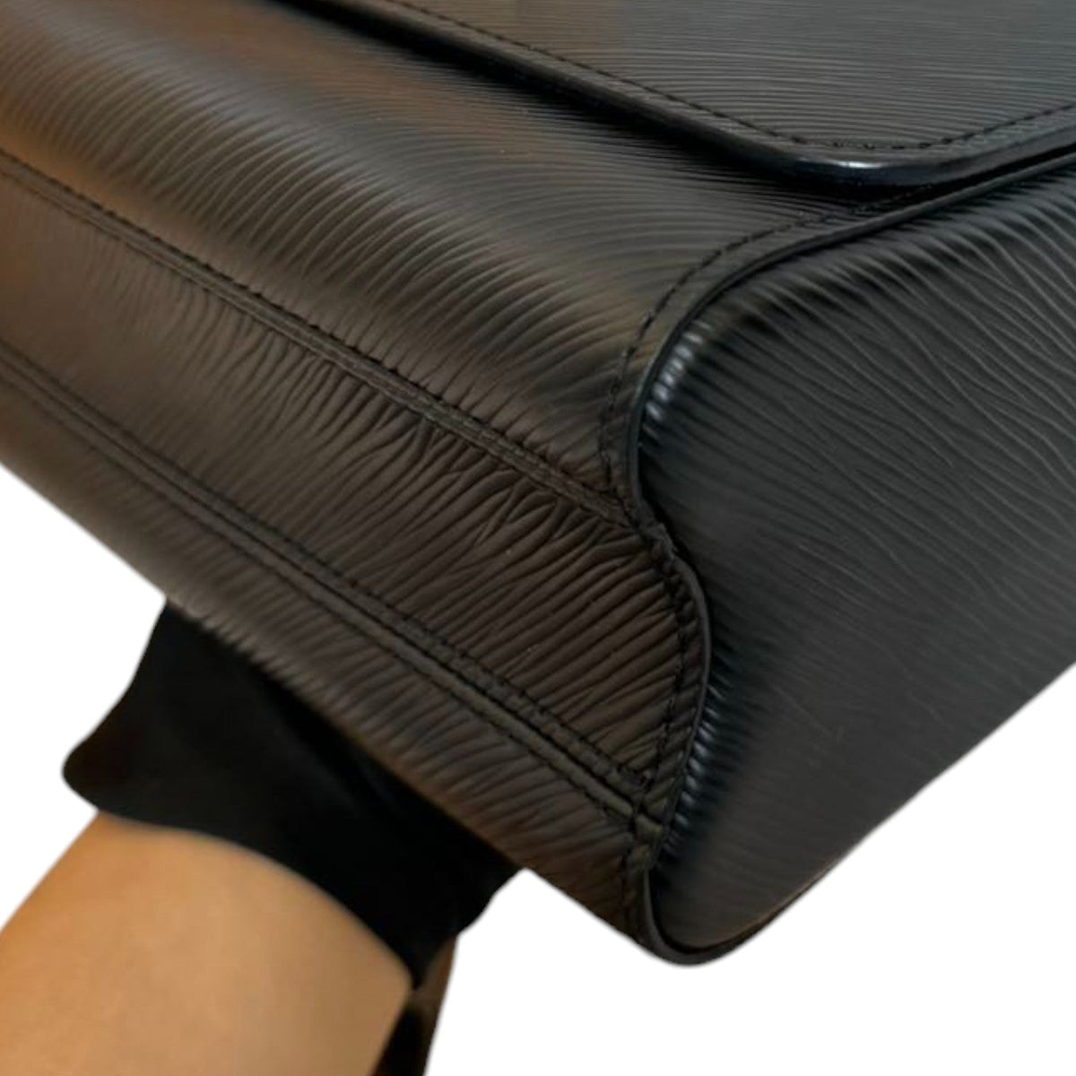 Louis-Vuitton Twist PM Shoulder Epi Leather Black GHW