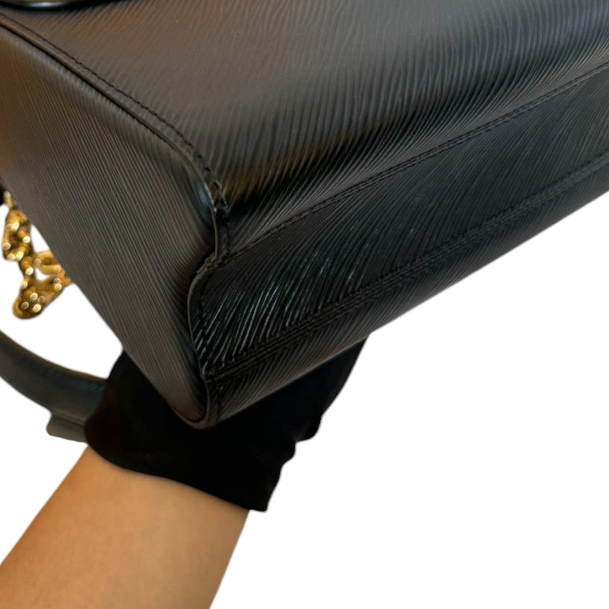Louis-Vuitton Twist PM Shoulder Epi Leather Black GHW