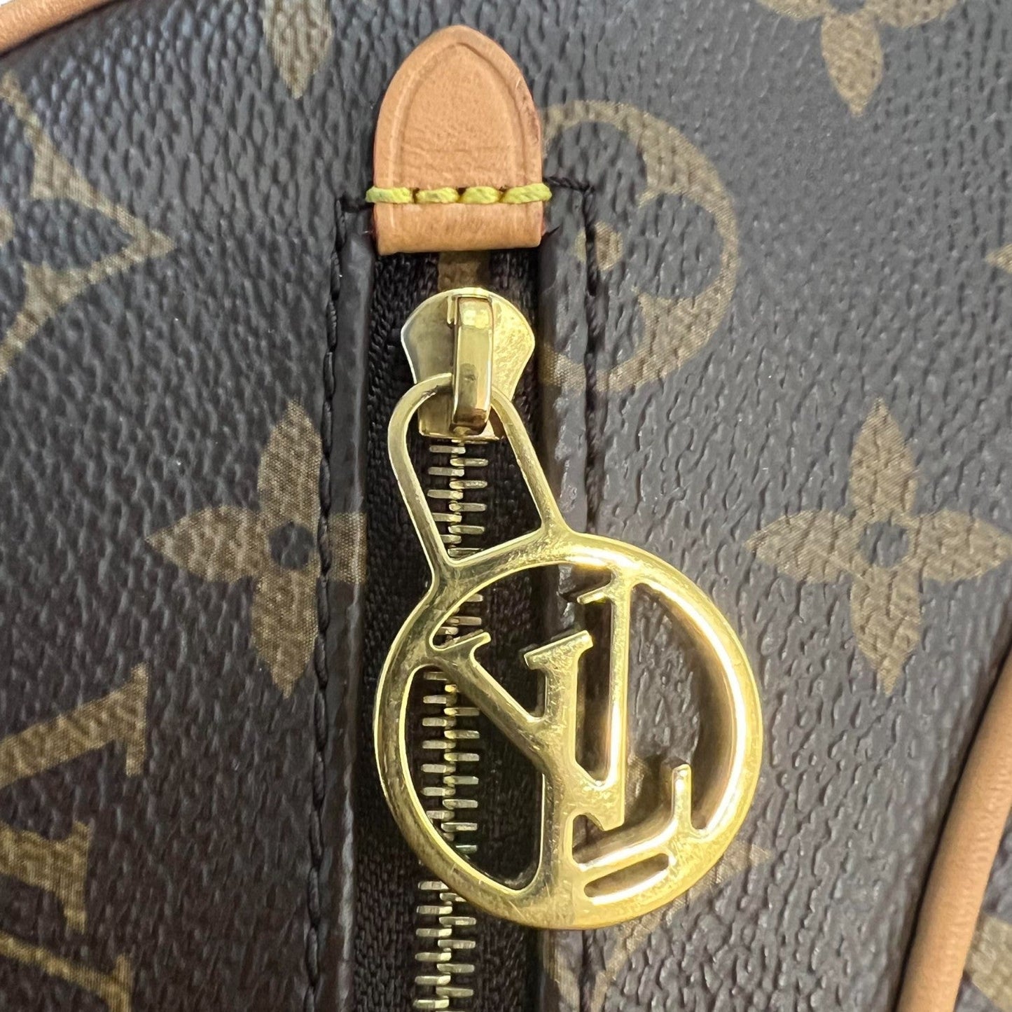 Louis-Vuitton Loop Shoulder Monogram Brown GHW