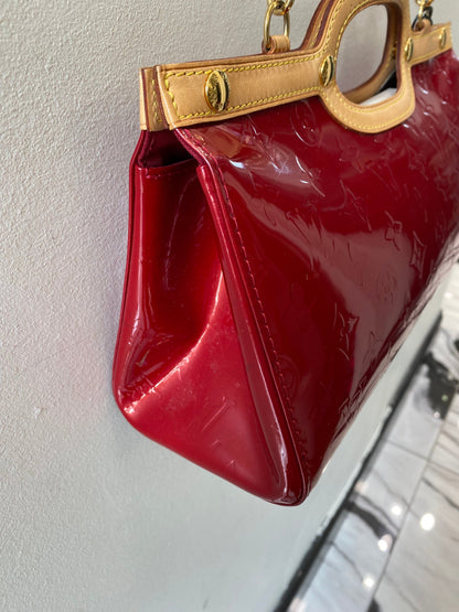 LOUIS VUITTON VERNIS ROXBURY DRIVE BAG POMME D'AMOUR