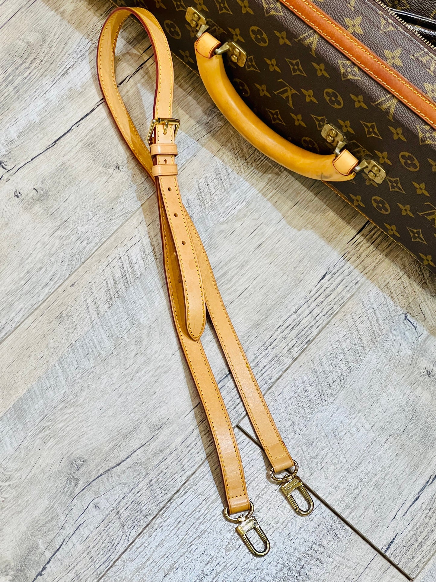 LOUIS VUITTON LEATHER SHOULDER STRAP