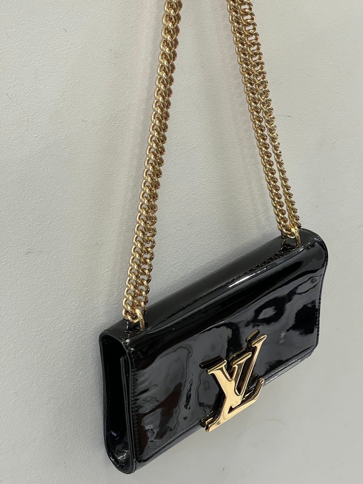 LOUIS VUITTON PATENT LOUISE CHAIN BAG MM