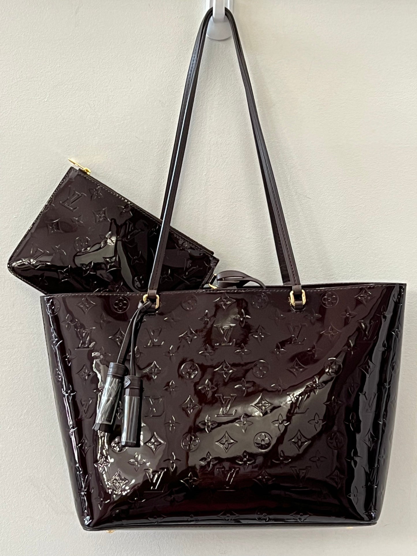 LOUIS VUITTON VERNIS LONG BEACH TOTE MM AMARANTE