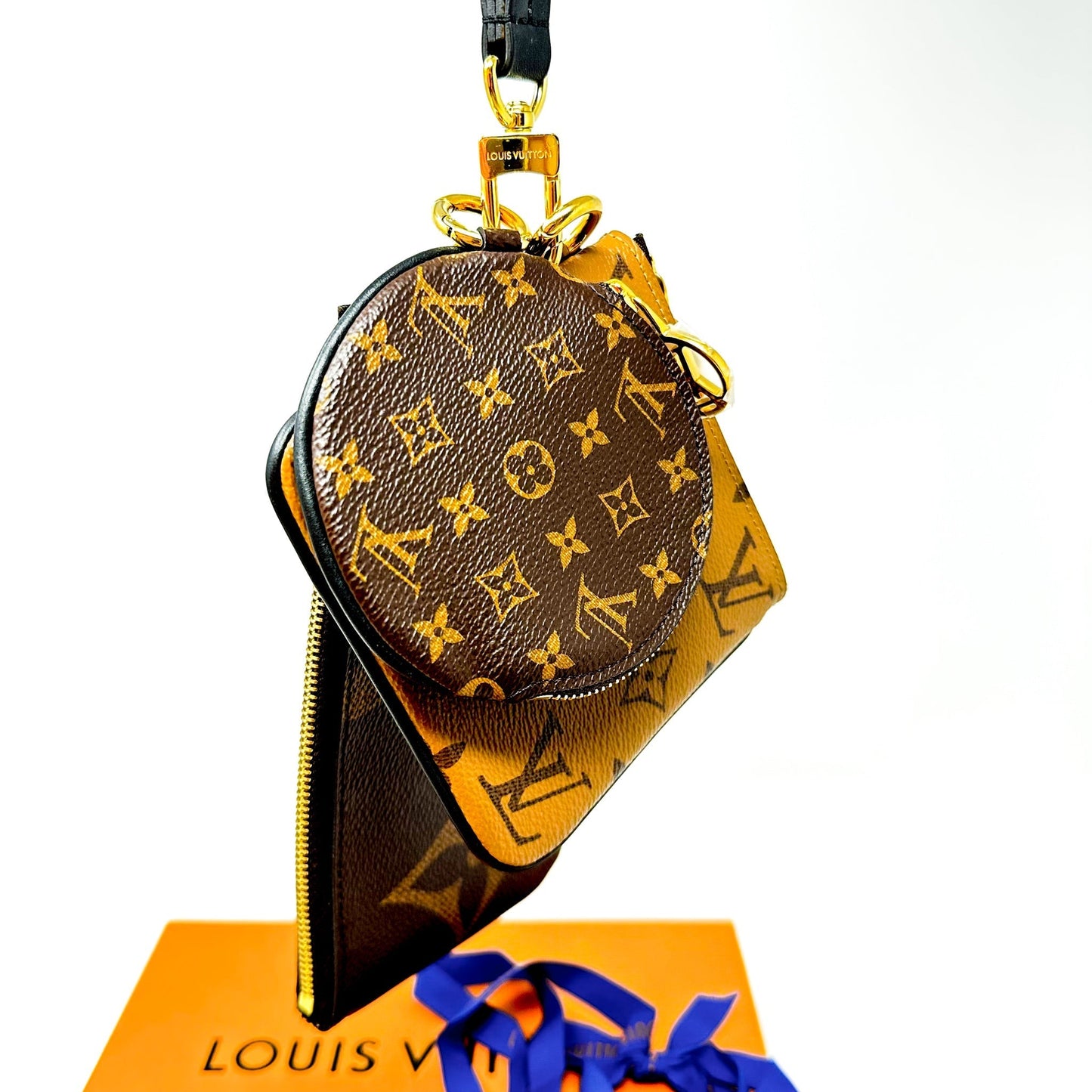 LOUIS VUITTON Reverse Monogram Giant Trio Pouch