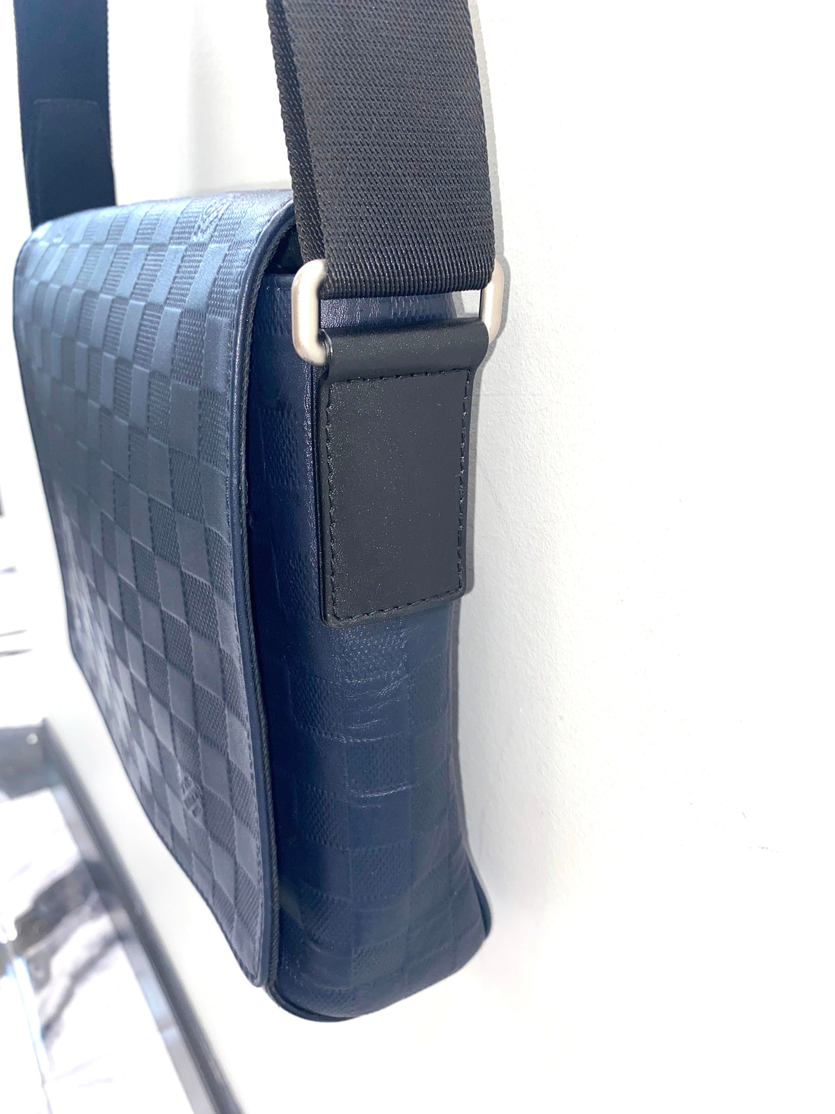LOUIS VUITTON DAMIER INFINITY MESSENGER BAG