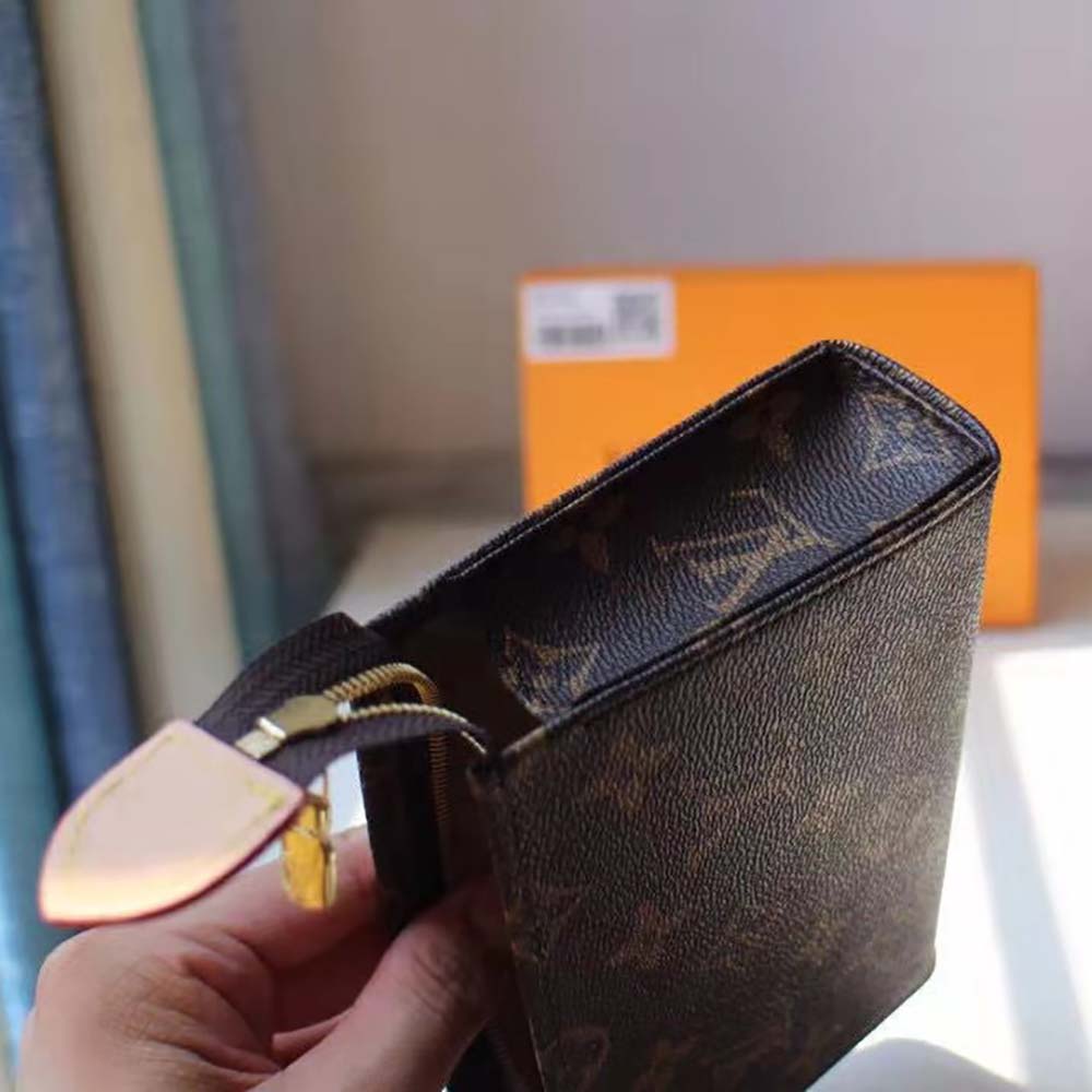 Louis Vuitton LV Women Toiletry Pouch 15 Monogram Canvas M47546