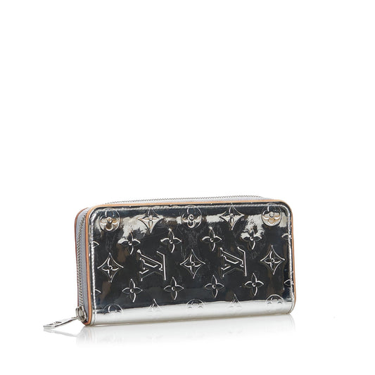 Louis Vuitton Monogram Mirror Vertical Zippy (SHG-HMSpUY)