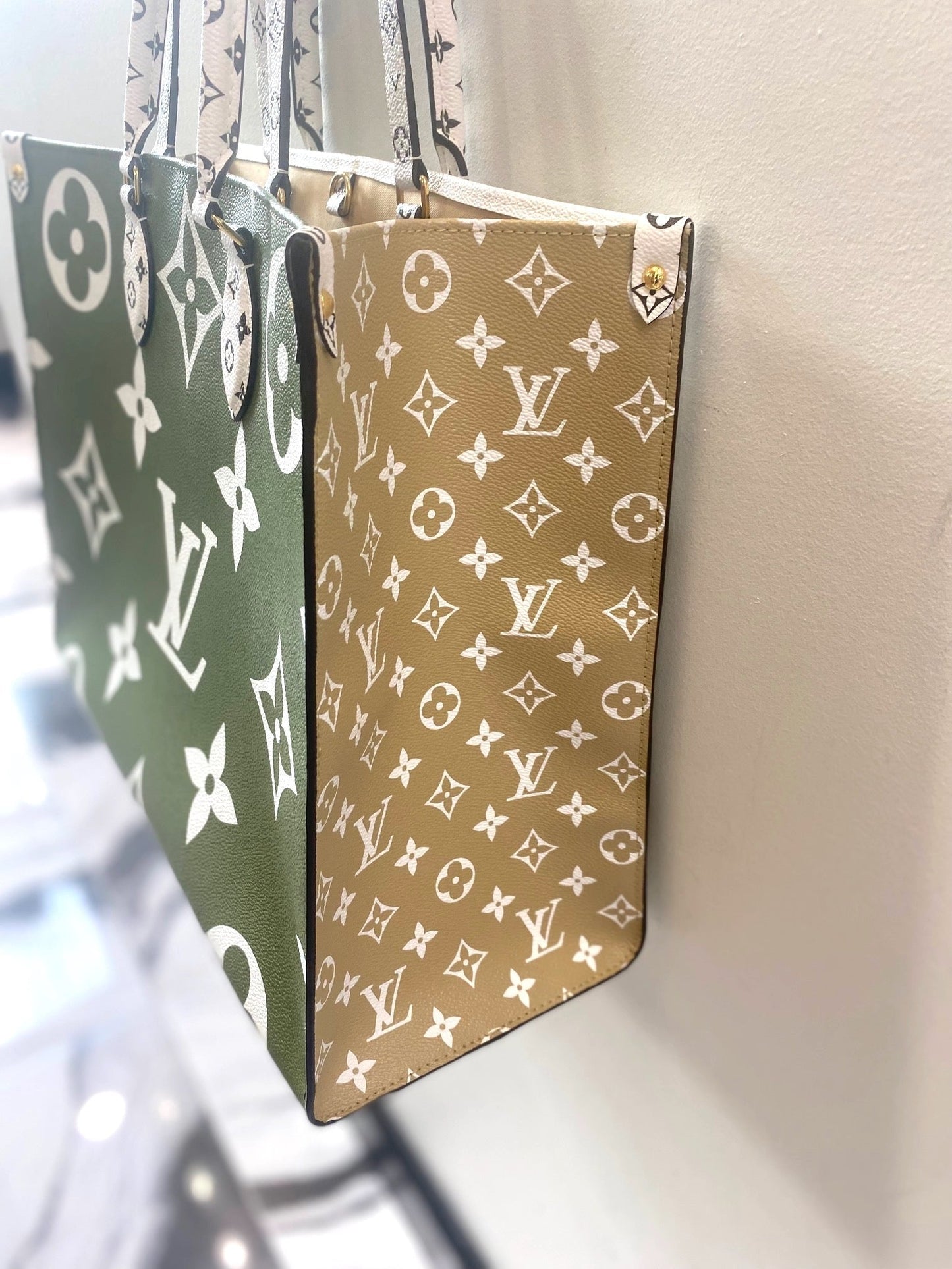 LOUIS VUITTON ON THE GO GIANT MONOGRAM TOTE