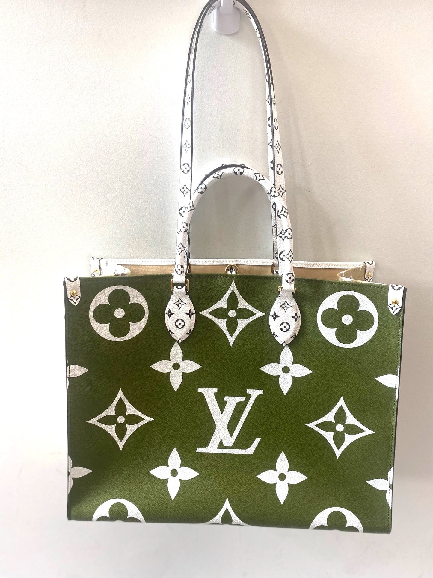 LOUIS VUITTON ON THE GO GIANT MONOGRAM TOTE