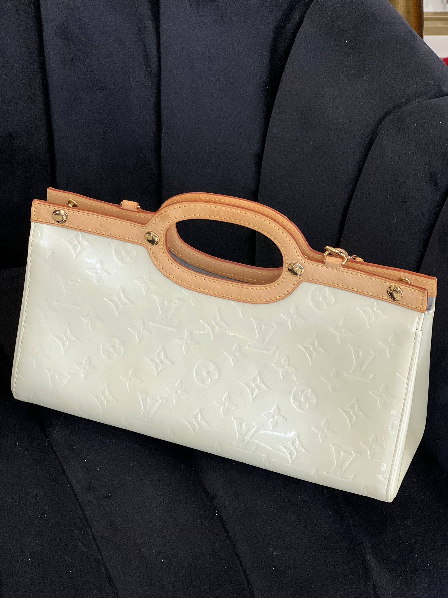 LOUIS VUITTON ROXBURY DRIVE VERNIS MONOGRAM PERLE BAG