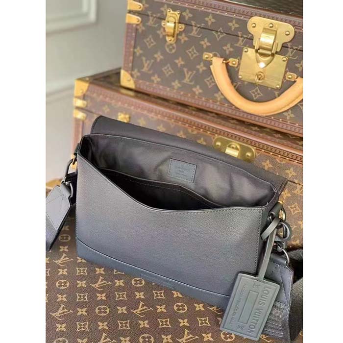 Louis Vuitton Unisex LV Aerogram Takeoff Messenger Black Grained Calf Leather