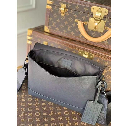 Louis Vuitton Unisex LV Aerogram Takeoff Messenger Black Grained Calf Leather