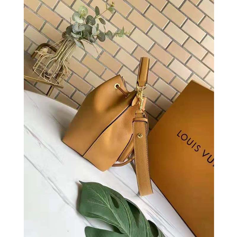 Louis Vuitton Unisex Lockme Bucket Bag Arizona Beige Grained Calf Leather