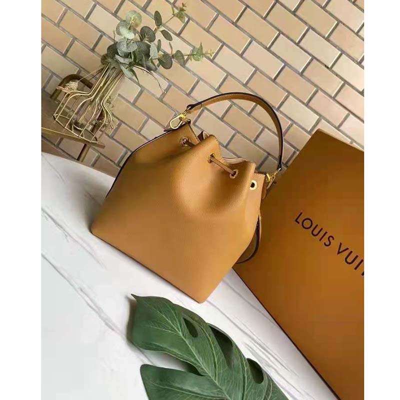 Louis Vuitton Unisex Lockme Bucket Bag Arizona Beige Grained Calf Leather