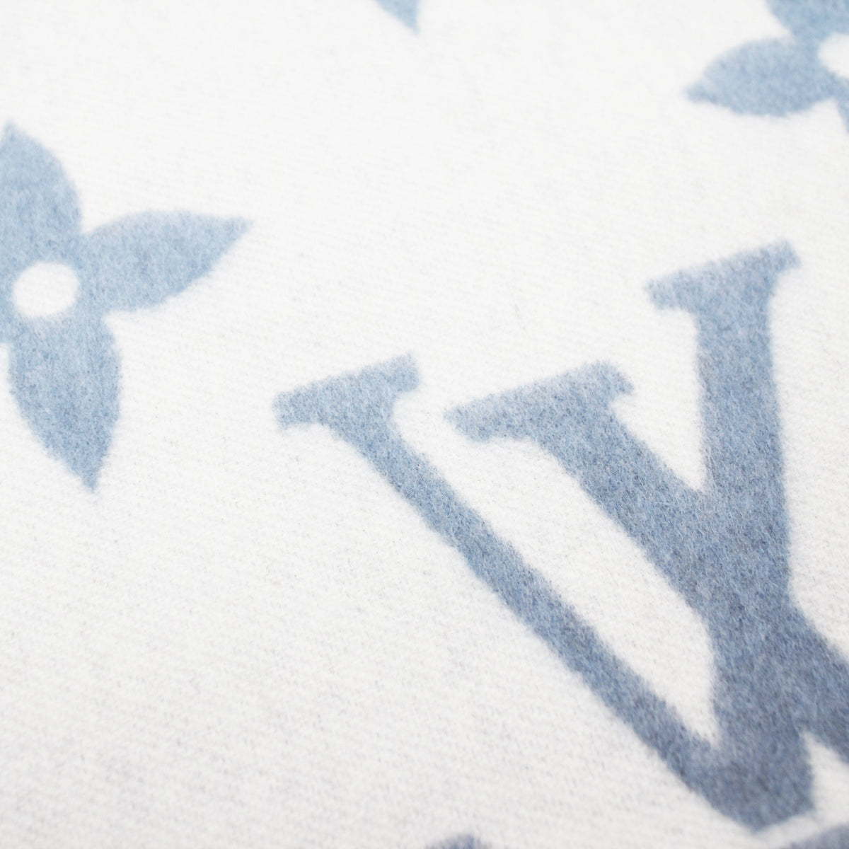 Louis-vuitton Reykjavik Gradient Scarf Blue Rose