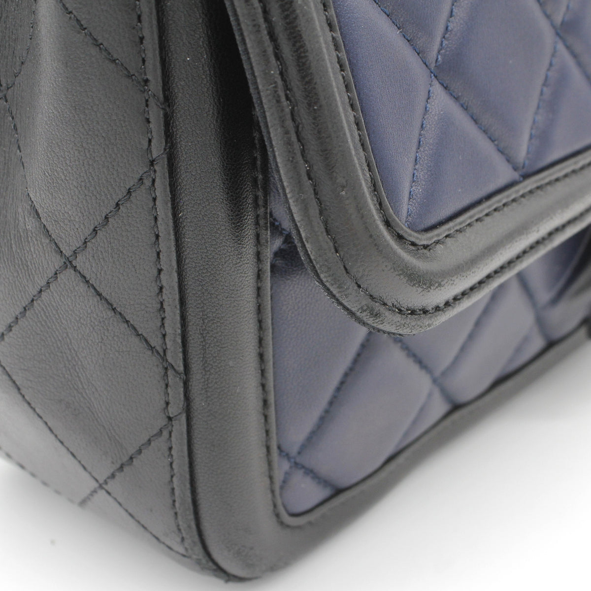 Lambskin Quilted Medium Elegant CC Flap Navy Black