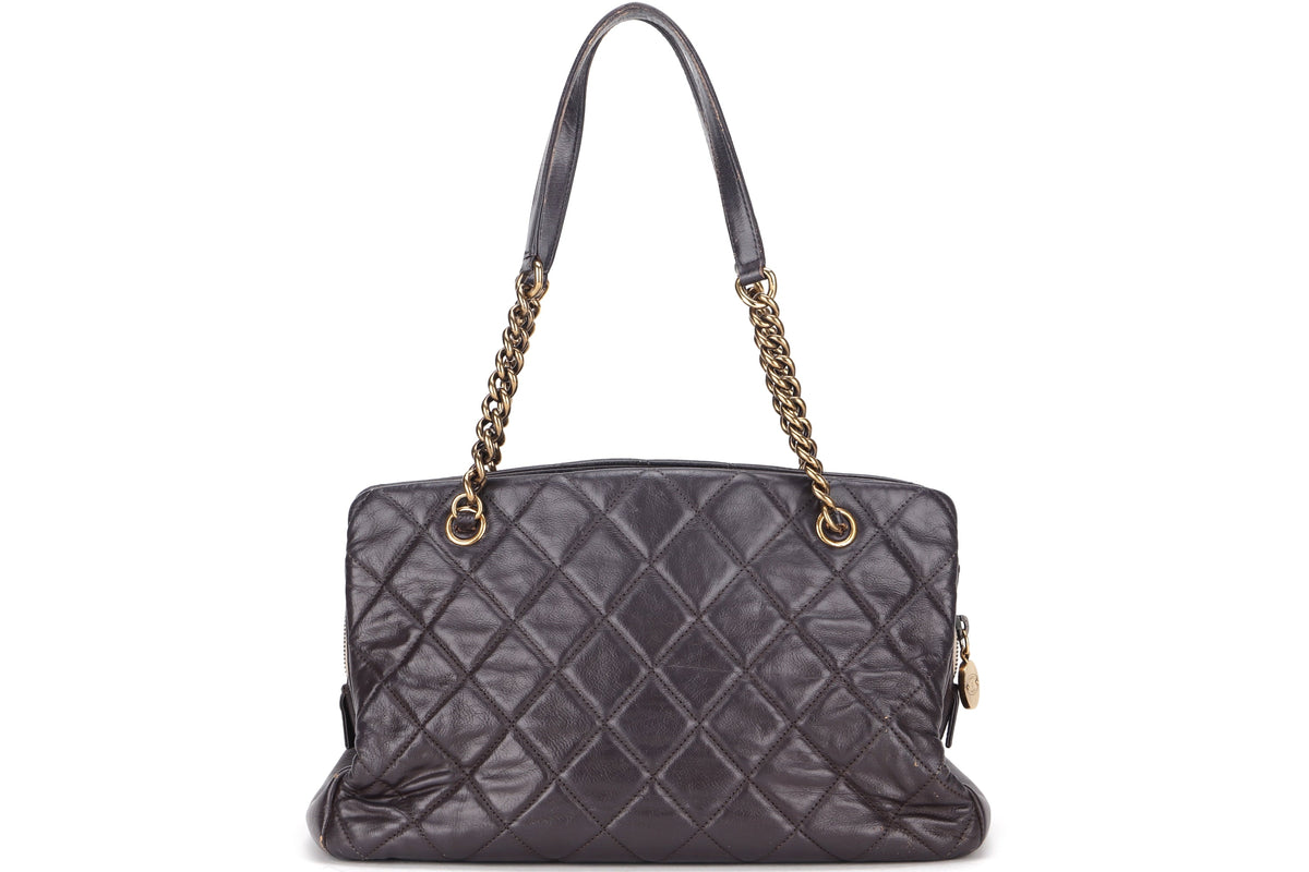 CHANEL QUILTED MATELASSE LAMBSKIN CC LOGO SHOULDER BAG (1739xxxx) GOLD HARDWARE, NO  & DUST COVER