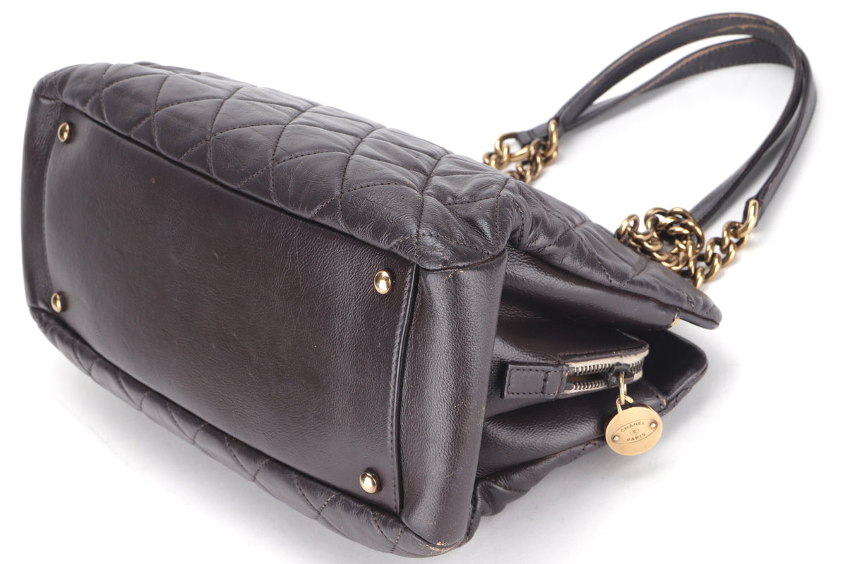 CHANEL QUILTED MATELASSE LAMBSKIN CC LOGO SHOULDER BAG (1739xxxx) GOLD HARDWARE, NO  & DUST COVER