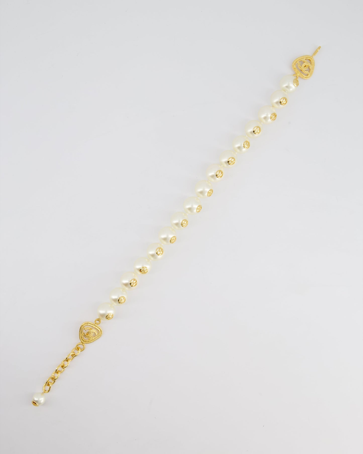 *HOT* Chanel White Pearl Chocker Necklace with Yellow Gold Logo Details