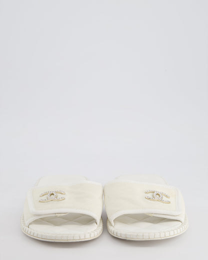 Chanel White Leather Bathrobe Quilted Sandals with CC Crystal Logo Detail Size EU 39