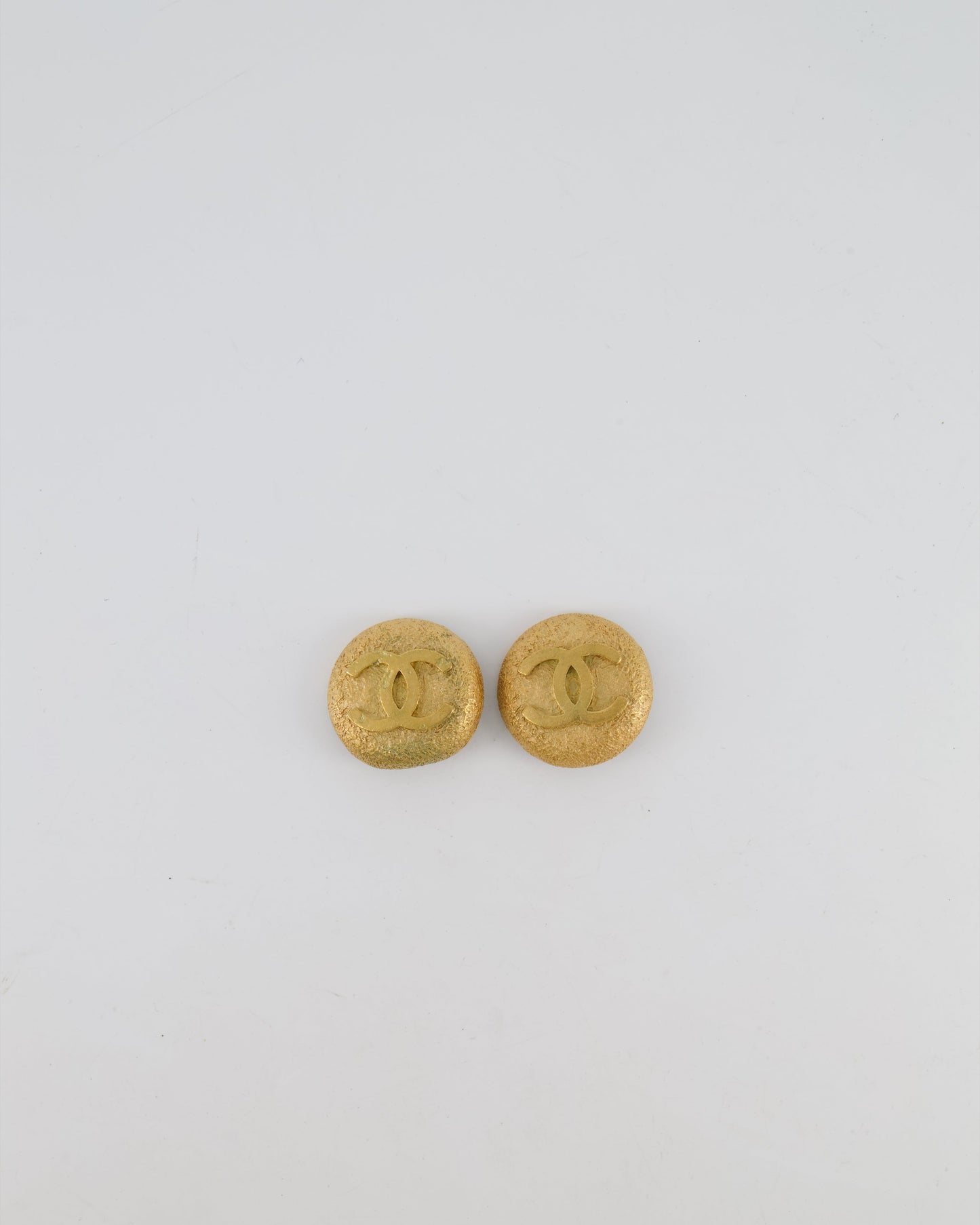 Chanel 94P Vintage Gold Textured Round Clip-On Earrings with Gold CC Logo