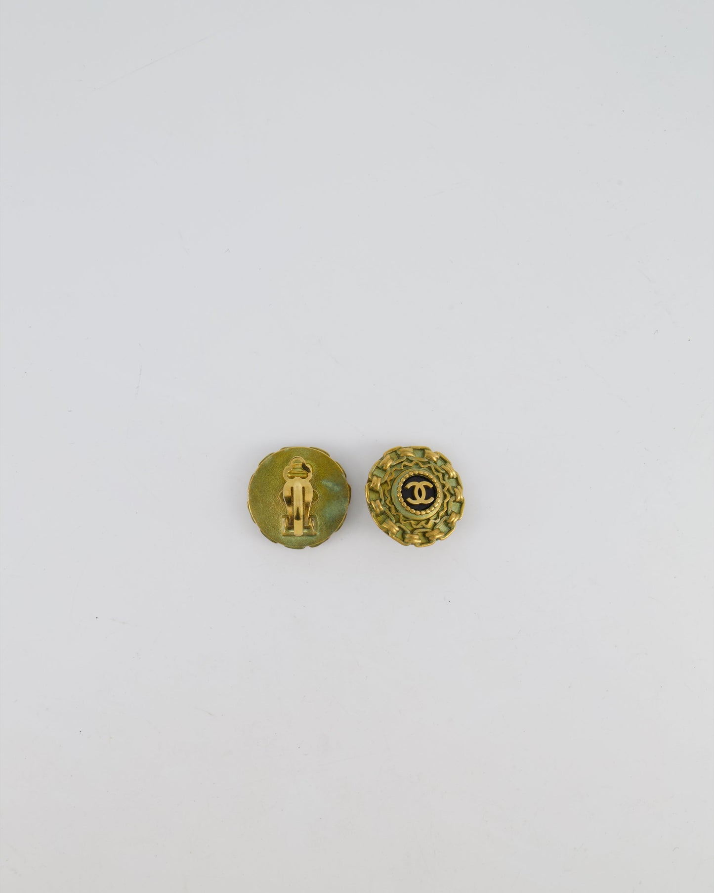 Chanel 94A Vintage CC Brushed Gold Matelasse Round Small Clip-On Earrings with Black Detailing