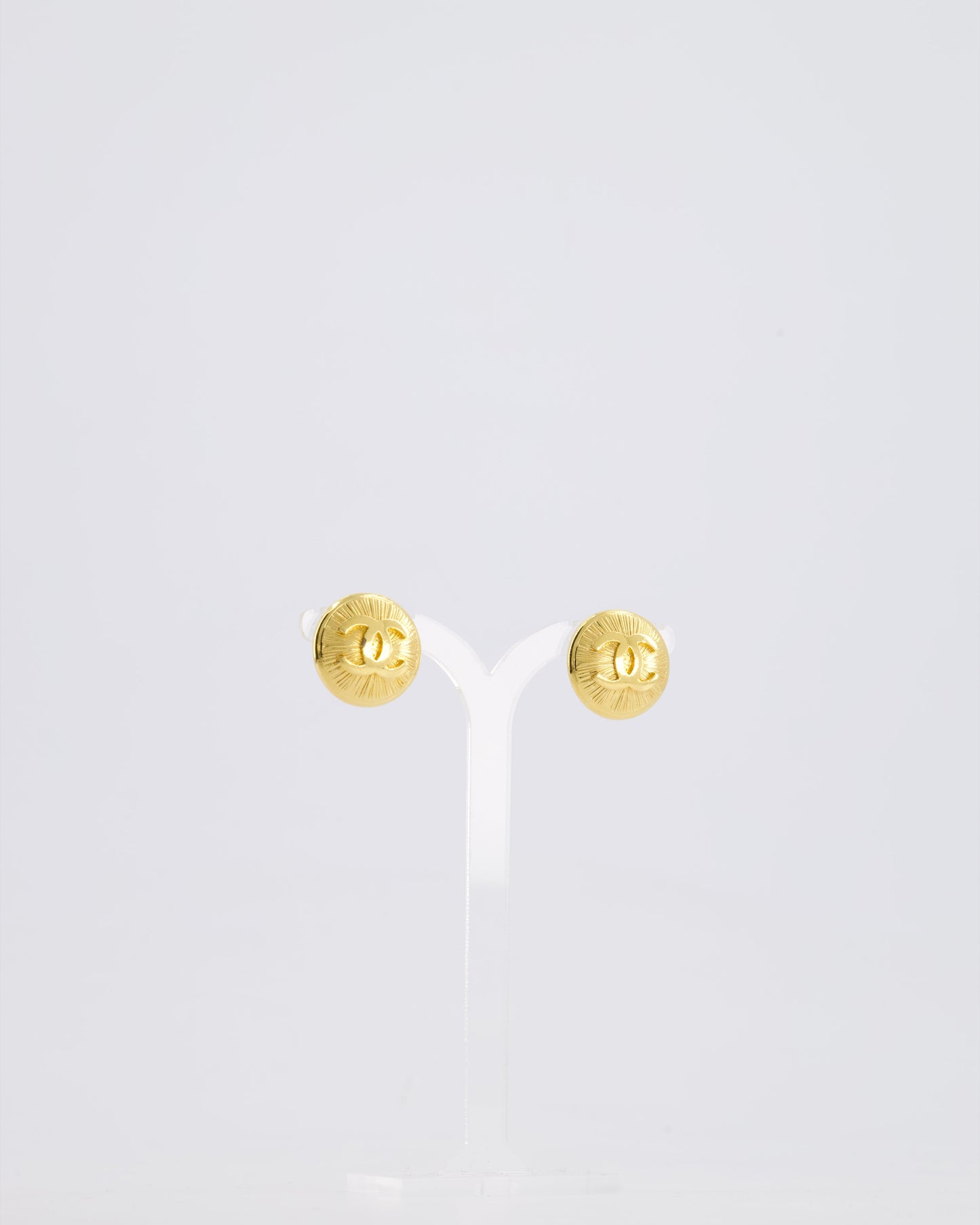 *HOT* Chanel Vintage Gold Medallion Starburst Clip On Earrings with CC Logo Detail