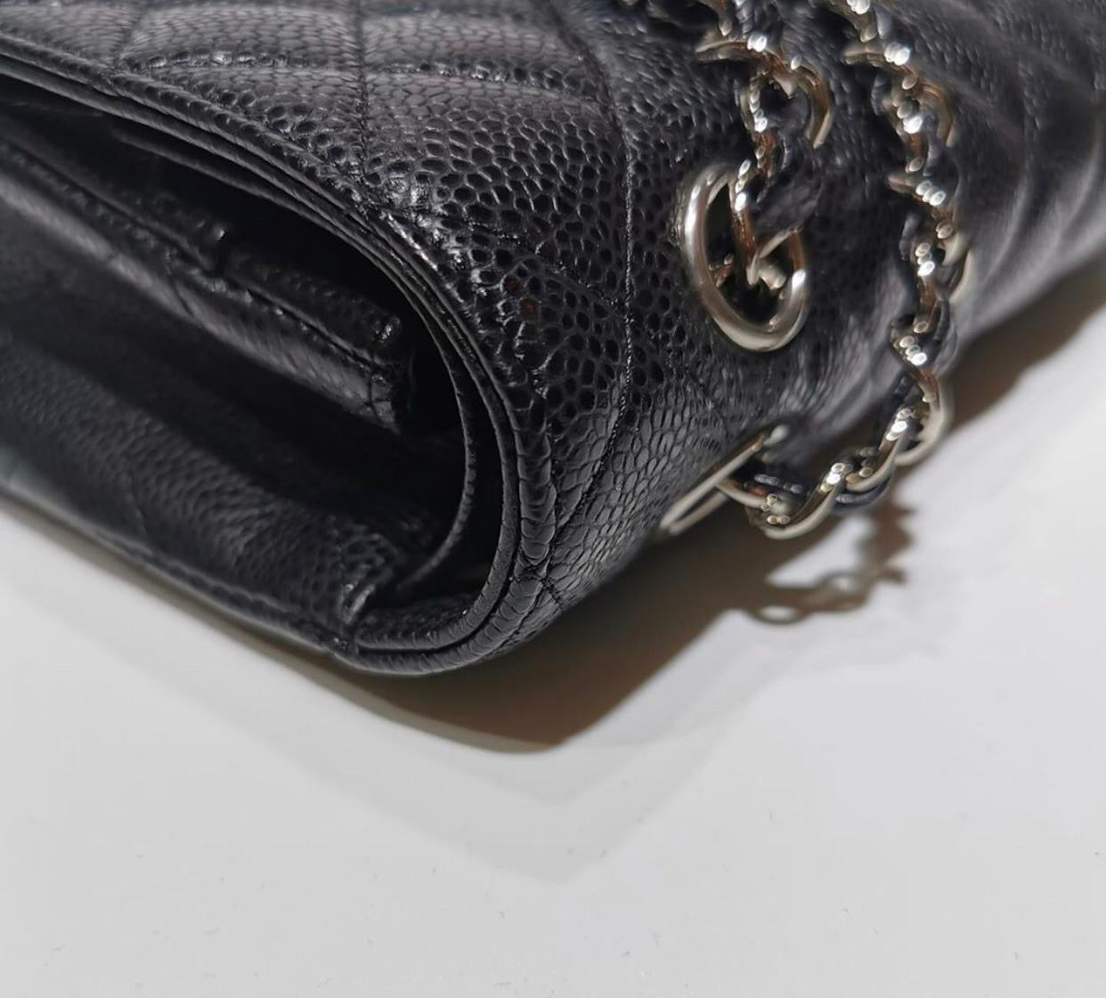 Classic Double Flap Caviar M/L in Black SHW