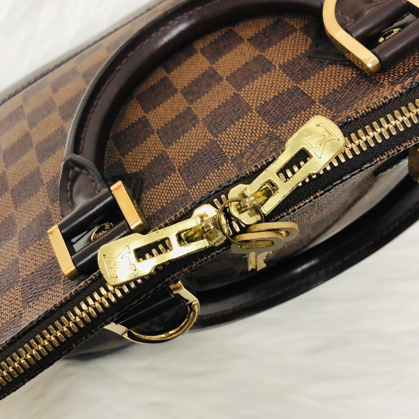 Louis-Vuitton Alma Damier Ebene PM
