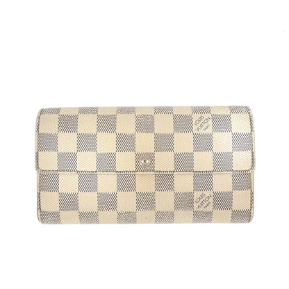 LOUIS VUITTON Wallet in White Canvas