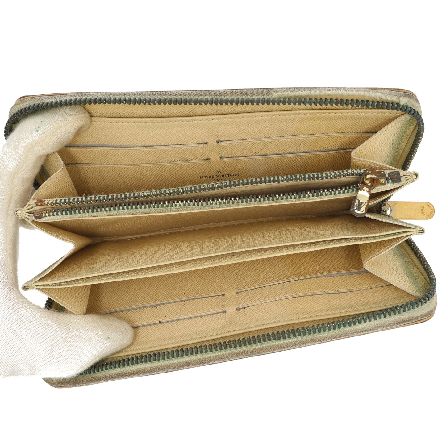 LOUIS VUITTON Wallet in White Canvas