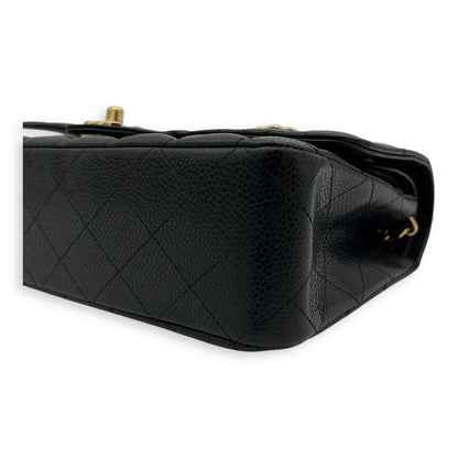 Classic Double Flap Medium Black Shoulder Bag in Caviar Leather, Gold hardware