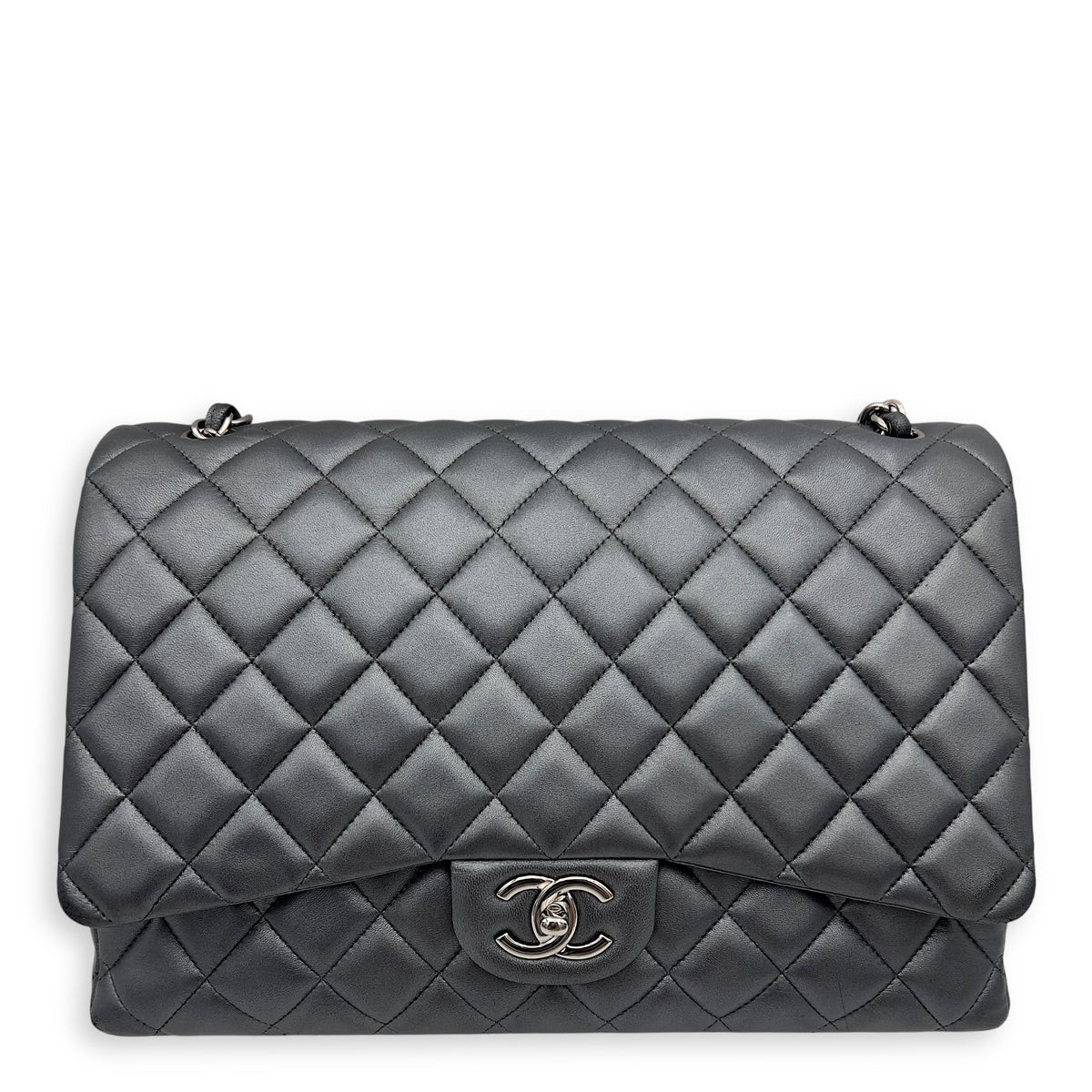 Classic Shoulder Bag Maxi Silver in Lambskin, Silver hardware